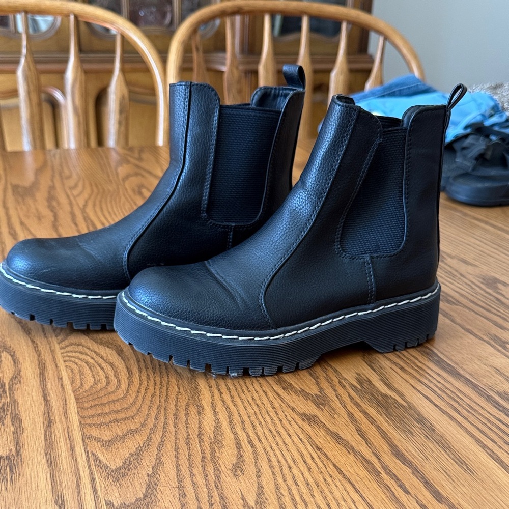 Black Chunky Boots size 6